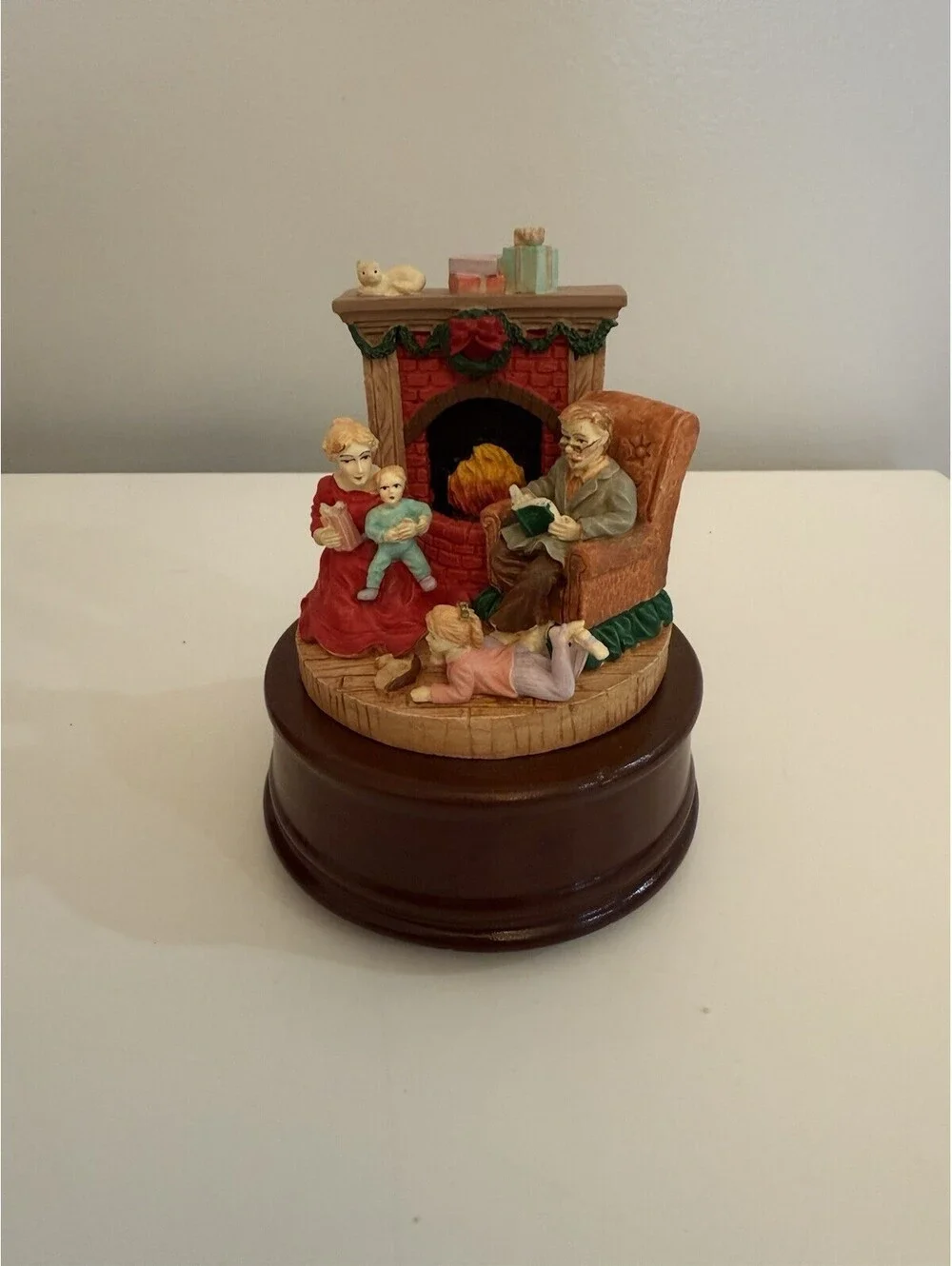 VTG Musical Christmas Scenes Holiday Decor ~Plays White Christmas~ Family #37285